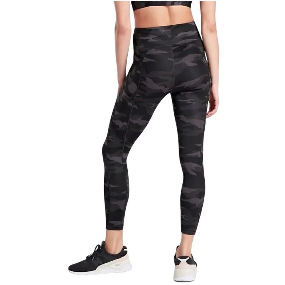 Athleta Women's Ultimate Stash Pocket Camo Black 7/8 Leggings sz M